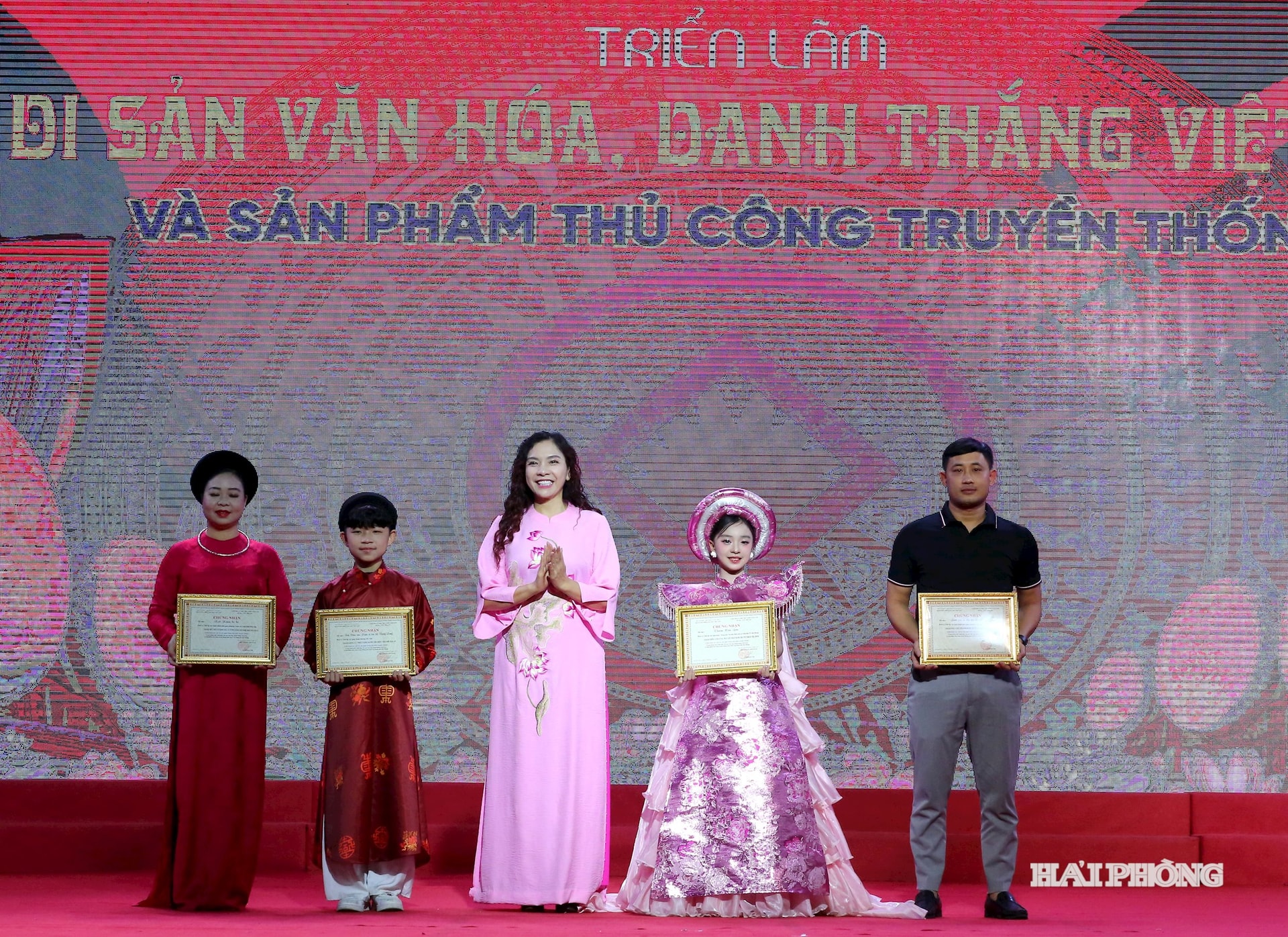 Düzenleme kurulu bireysel performansları ödüllendirdi.