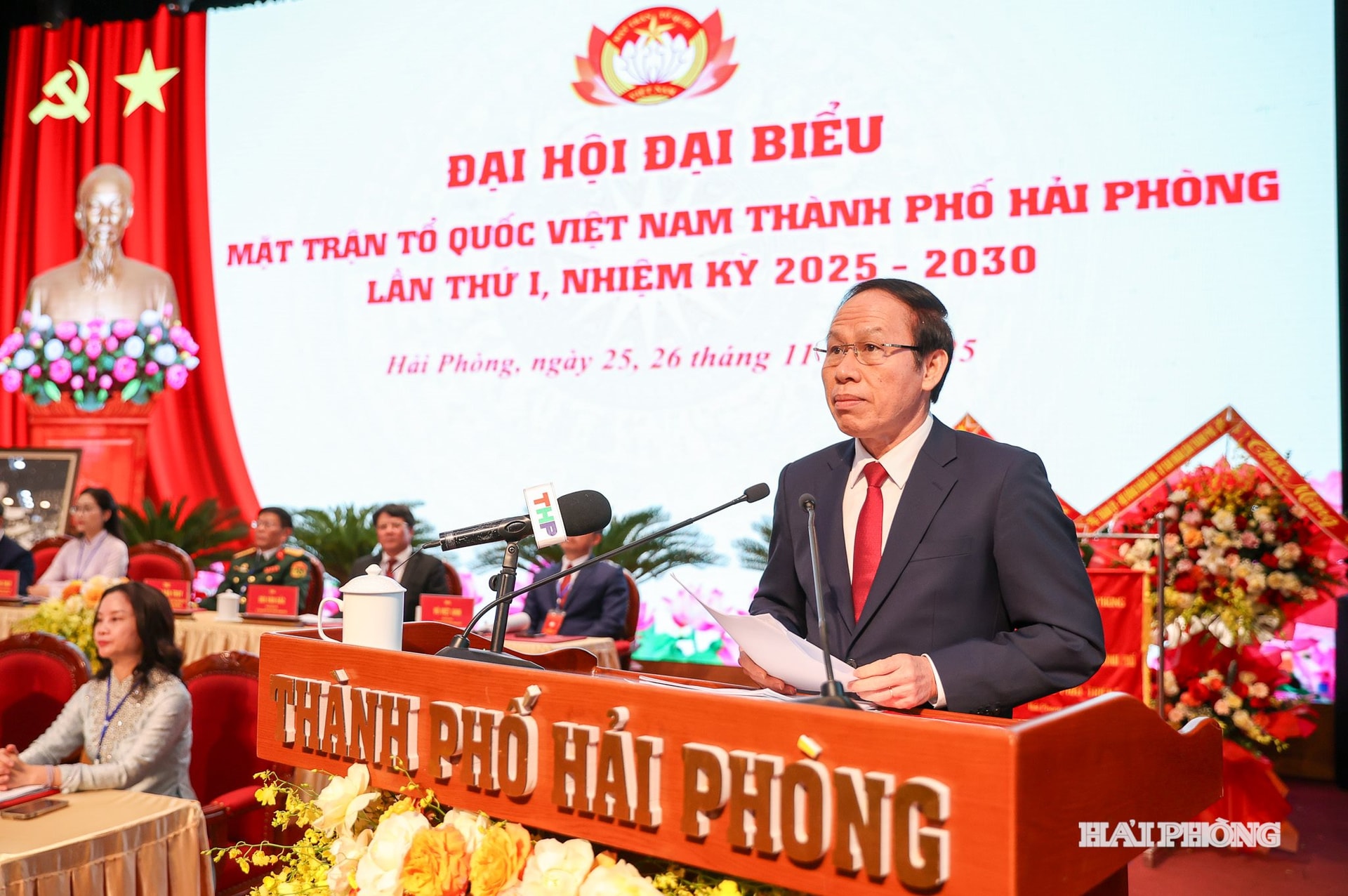 Đồng chí Lê Tiến Châu, Uỷ viên Trung ương Đảng, Bí thư Thành uỷ, Trưởng đoàn đại biểu Quốc hội Hải Phòng phát biểu tại đại hội