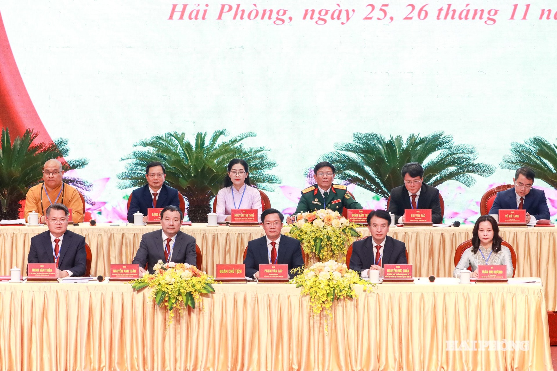 Đoàn chủ tịch điều hành đại hội