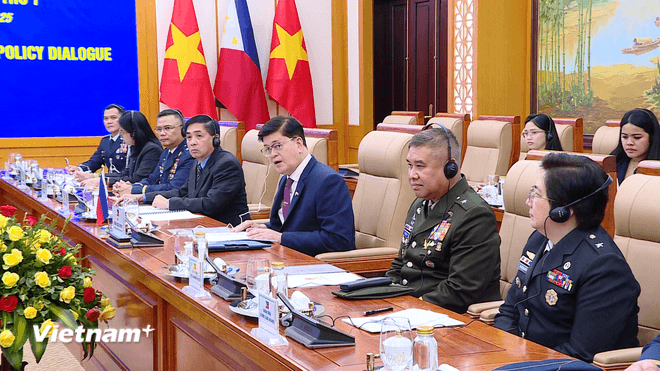 Đoàn đại biểu Bộ Quốc phòng Philippines tại đối thoại Chính sách quốc phòng Việt Nam - Philippines lần thứ 7. (Ảnh: Hằng Trần/Vietnam+) vnp-doithoai2.png