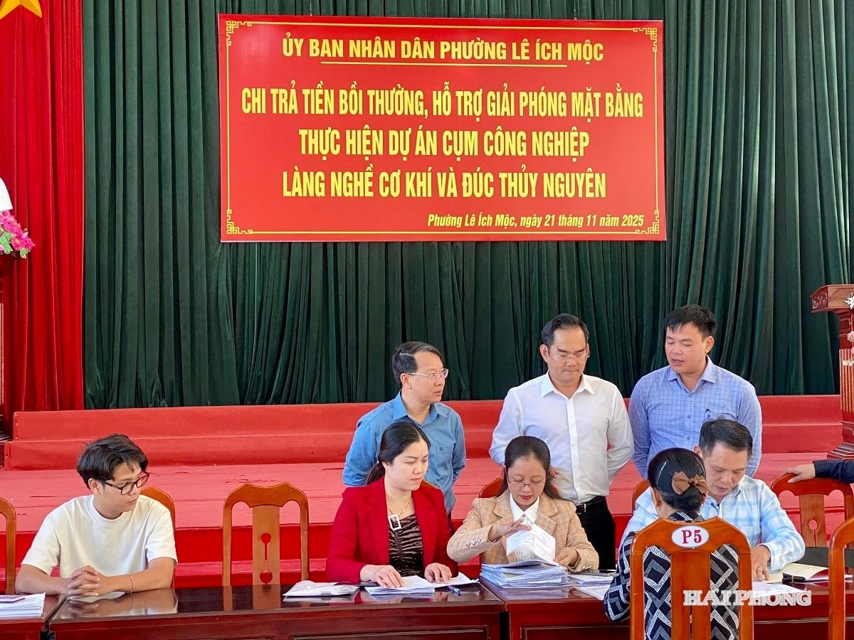 phuong-le-ich-moc.jpg