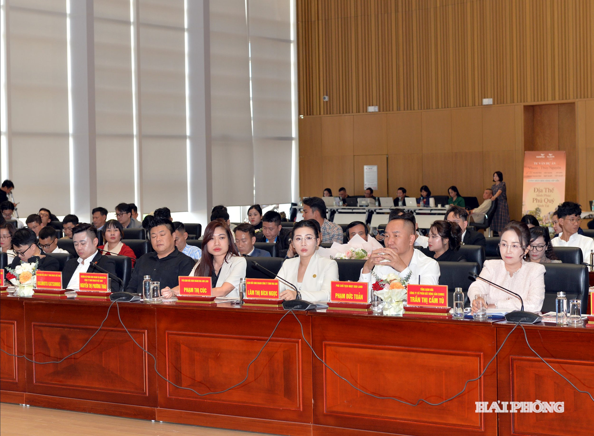 Các đại biểu tham gia diễn đàn.