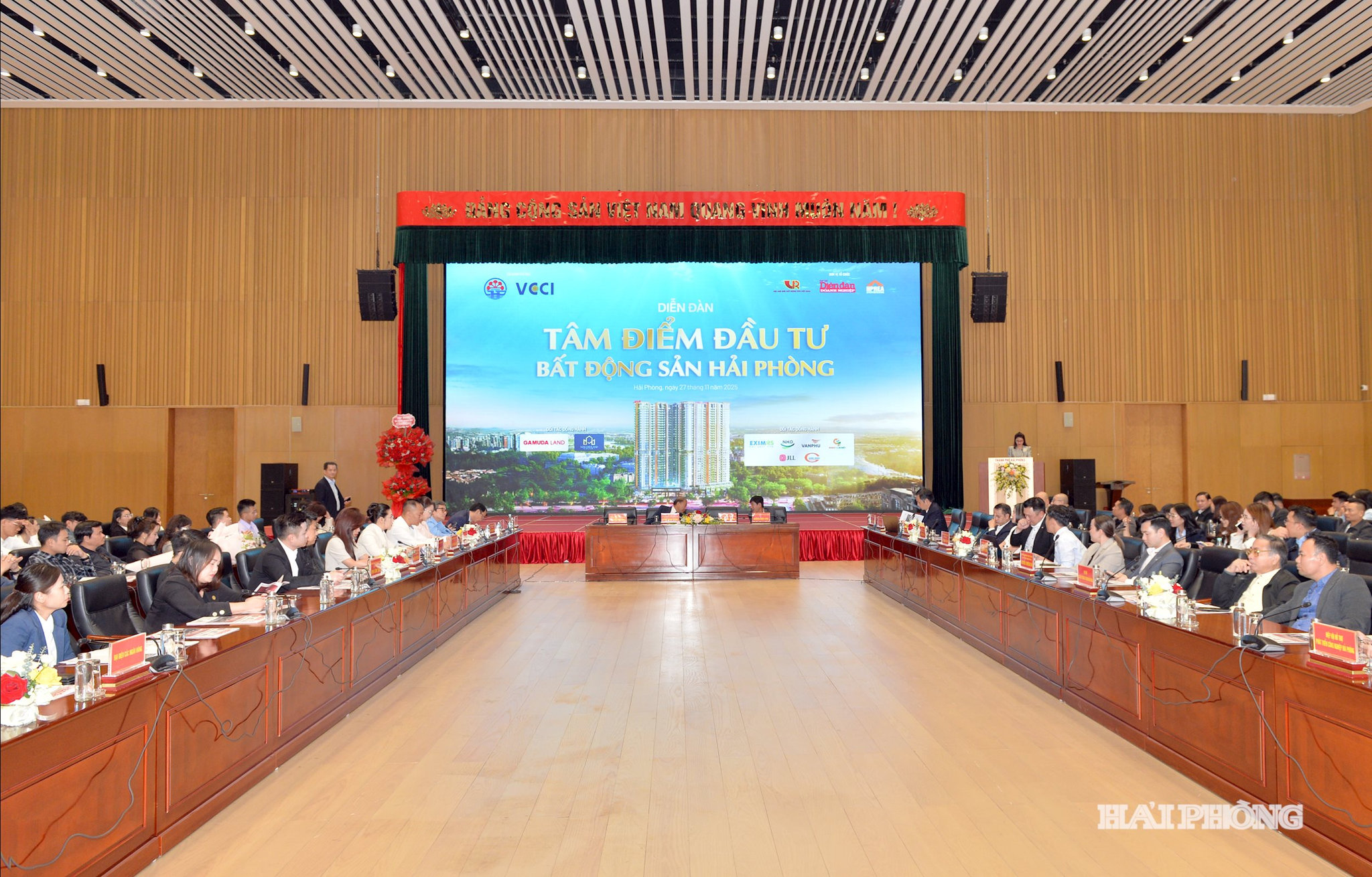 Quang cảnh diễn đàn.