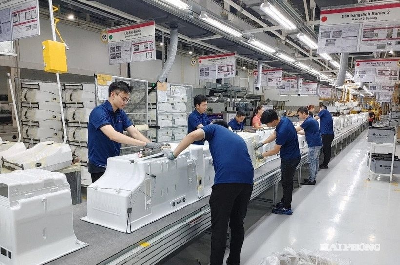 Sản xuất hàng điện tử tại Nhà máy LG Electronics Hải Phòng.