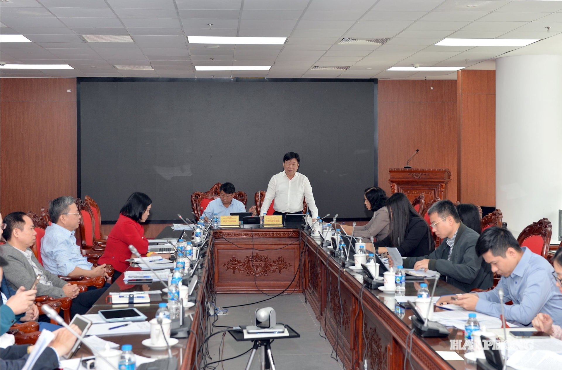 Nguyen Khac Toan elvtárs, a Városi Népi Tanács alelnöke beszédet mondott a konferencián.