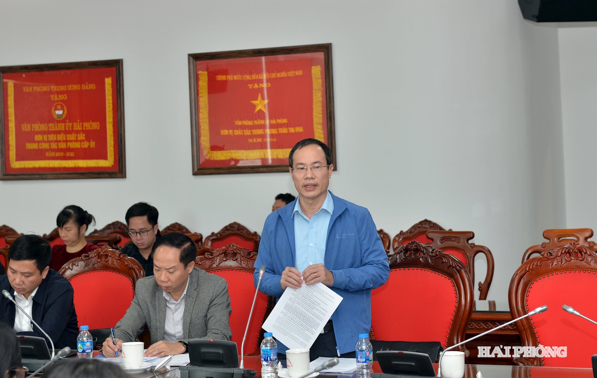 A Mezőgazdasági és Környezetvédelmi Minisztérium képviselője beszámolt a városi erdőgazdálkodásba történő beruházásokról és támogatásokról szóló határozattervezetről.