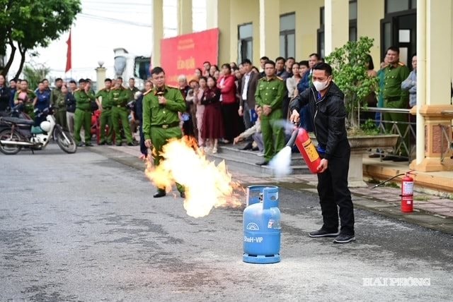doi-canh-sat-chua-chay.jpg