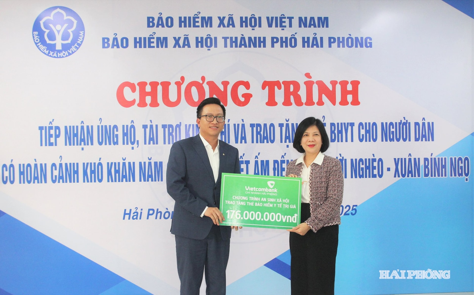 A Hai Phong Társadalombiztosítás vezetői adományokat fogadtak az egységektől