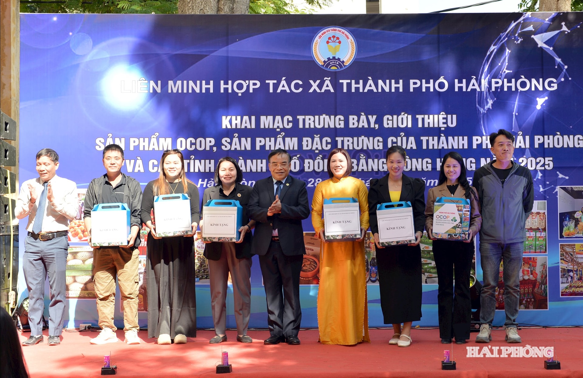 Le comité organisateur offrira des cadeaux aux unités participant à la présentation et à la mise en valeur des produits.