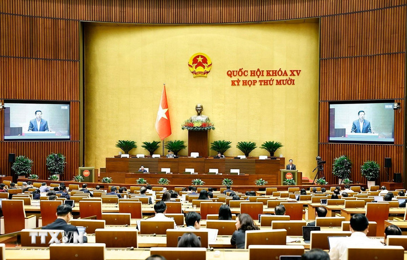 Bộ trưởng Bộ Xây dựng Trần Hồng Minh giải trình, làm rõ một số vấn đề đại biểu Quốc hội nêu. (Ảnh: Doãn Tấn/TTXVN)