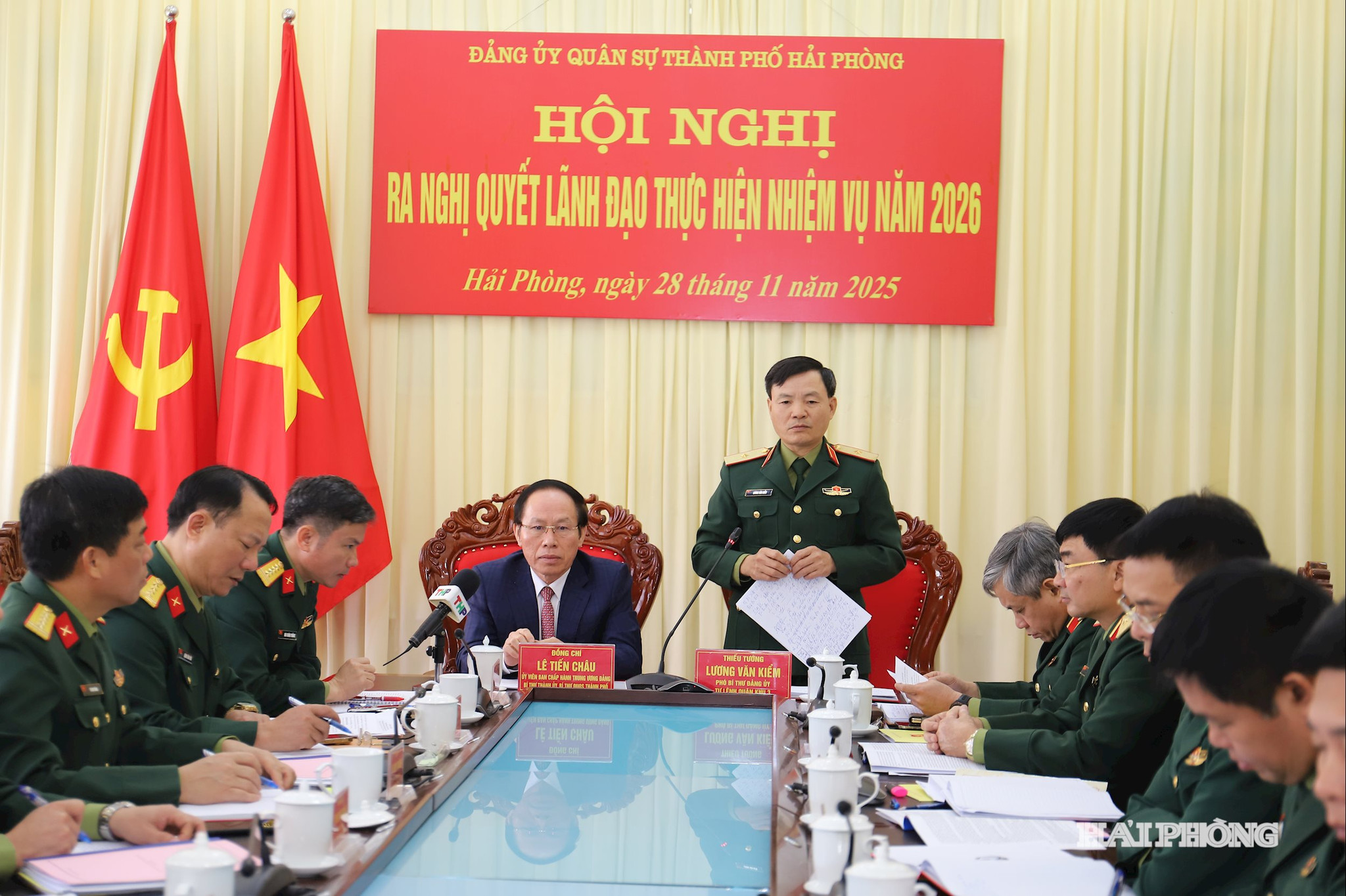 Thiếu tướng Lương Văn Kiểm, Phó bí thư Đảng ủy, Tư lệnh Quân khu Ba phát biểu chỉ đạo hội nghị