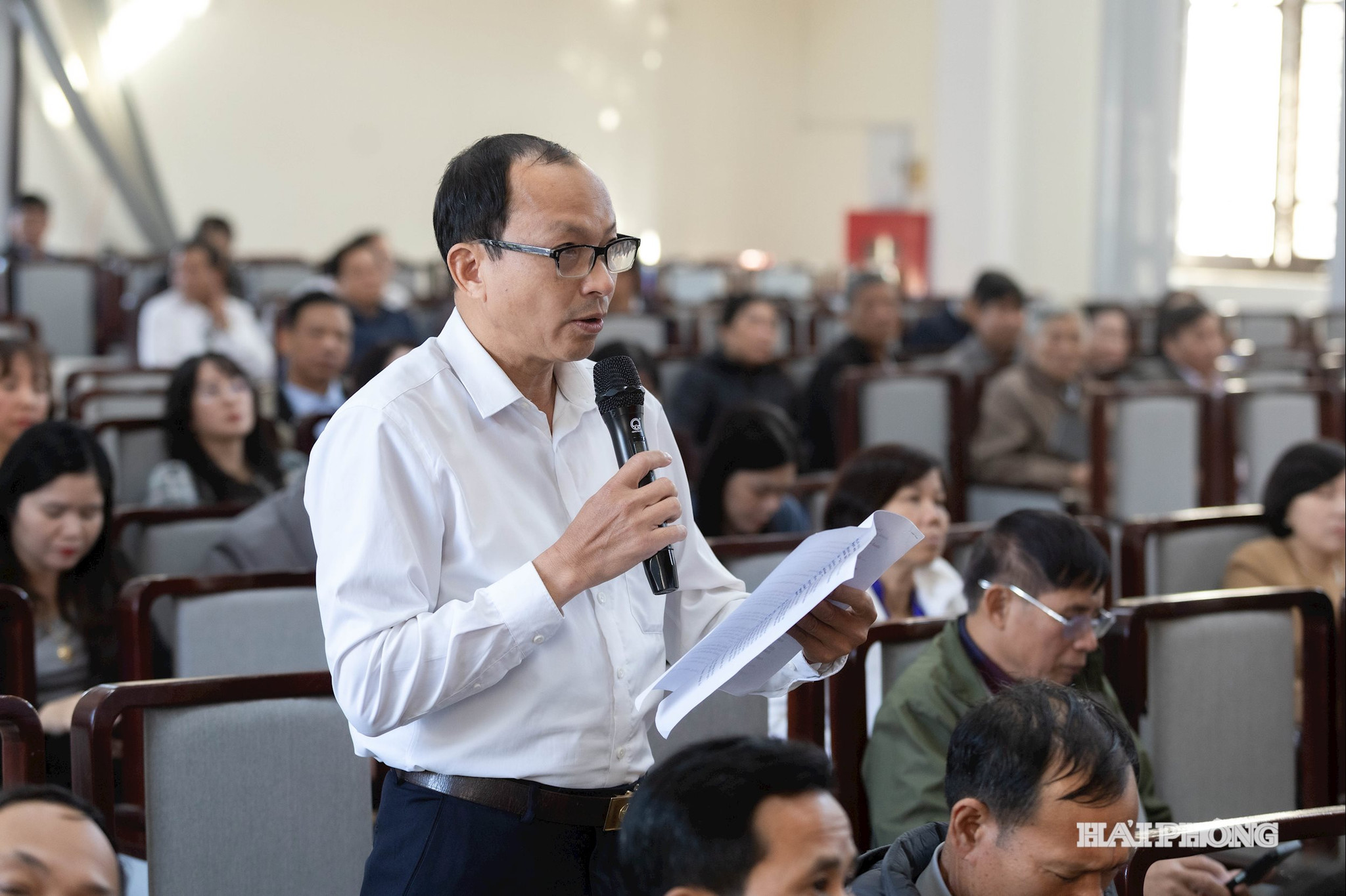 Cử tri phường Tân Hưng kiến nghị các nội dung liên quan tới điều chỉnh mức đóng thuế đối với các hộ kinh doanh.
