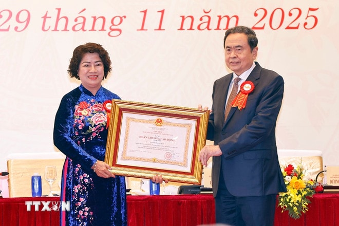 ttxvn-dai-hoi-thi-dua-yeu-nuoc-uy-ban-thuong-vu-quoc-lan-thu-nhat-5.jpg