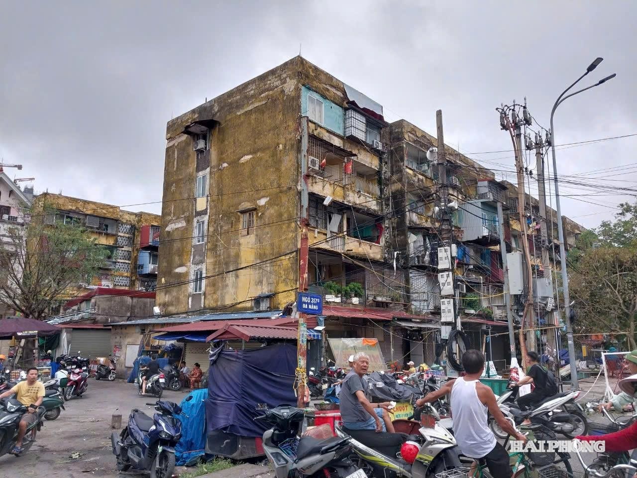 អគារផ្ទះល្វែងចាស់នៅ Van My វួដ Ngo Quyen កំពុងរៀបចំកម្ទេចចោល ដើម្បីអនុវត្តគម្រោងហេដ្ឋារចនាសម្ព័ន្ធបច្ចេកទេស។