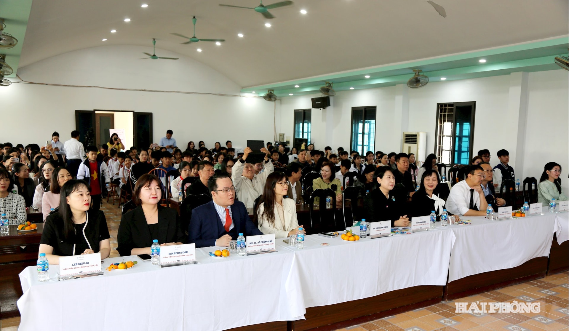 Các đại biểu tới dự Hội thi Tiếng Hàn