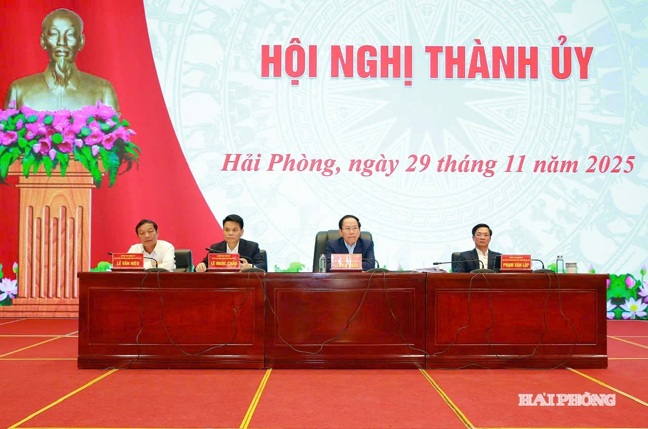 Der Ständige Ausschuss des Stadtparteikomitees leitete die Konferenz.