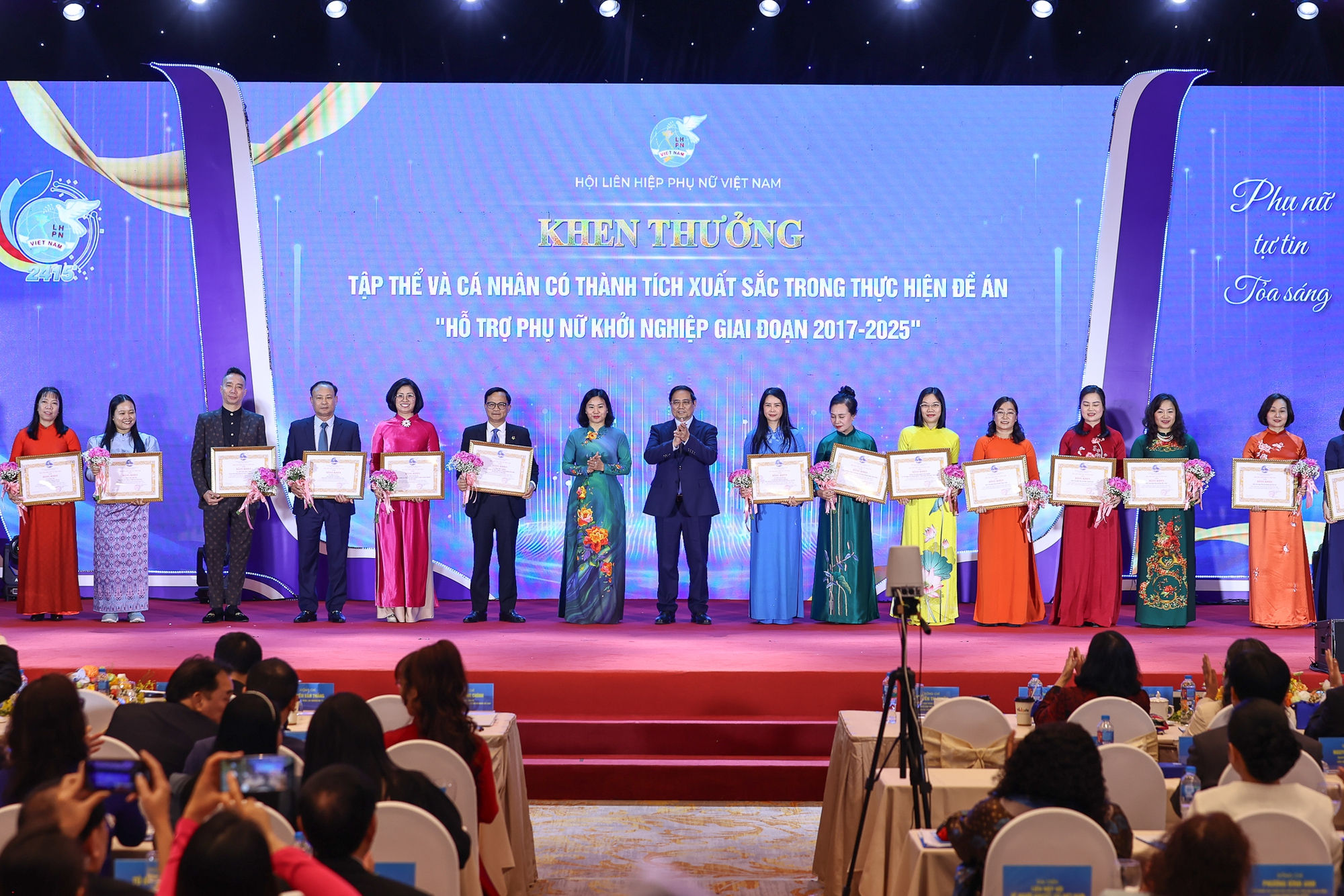 Thủ tướng: Phụ nữ Việt Nam ‘3 tiên phong’, ‘5 làm chủ’ trong khởi nghiệp sáng tạo- Ảnh 9. Thủ tướng: Phụ nữ Việt Nam ‘3 tiên phong’, ‘5 làm chủ’ trong khởi nghiệp sáng tạo- Ảnh 9.