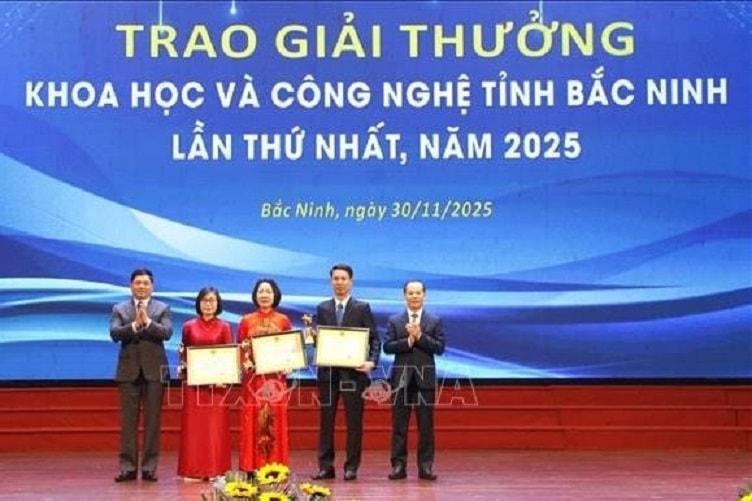 trao-giai.jpg