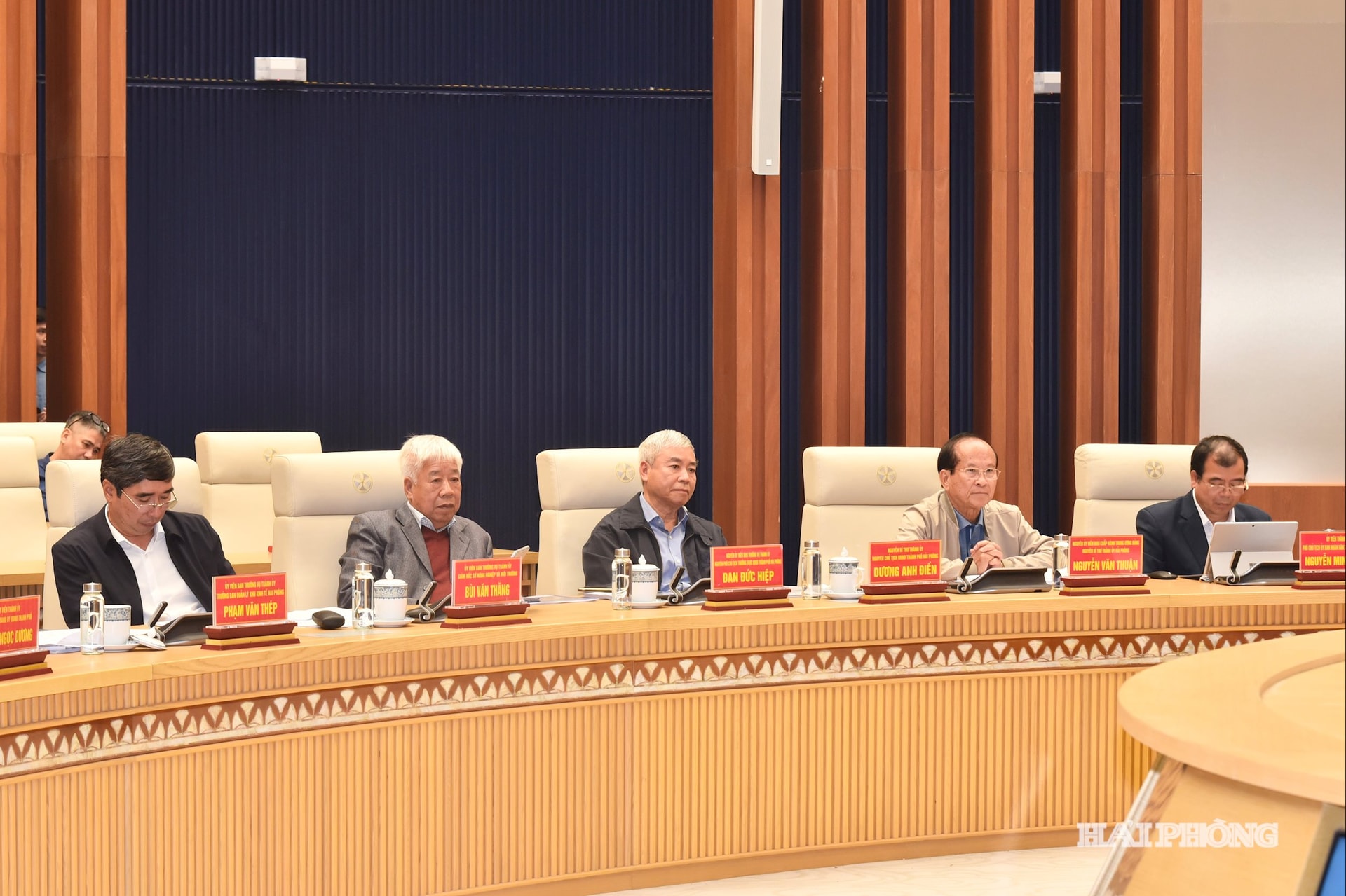 Delegasi yang menghadiri konferensi.