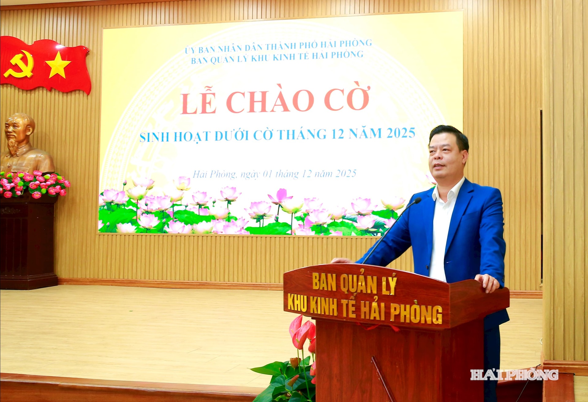 Đồng chí Phạm Văn Thép, Uỷ viên Ban Thường vụ Thành uỷ, Trưởng Ban quản lý Khu kinh tế Hải Phòng phát biểu chỉ đạo tại cuộc sinh hoạt chào cờ đầu tuần