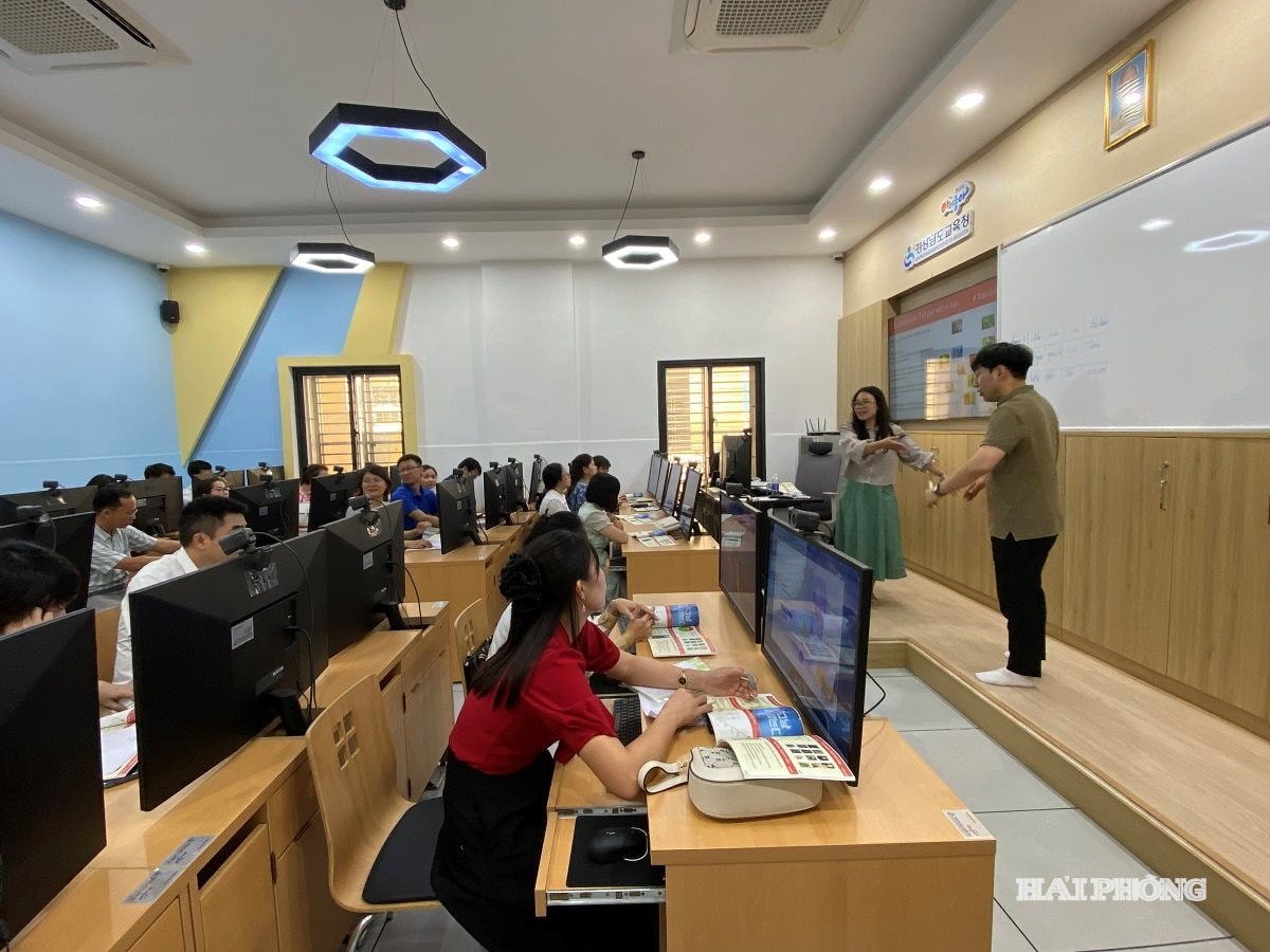 Hoạt động bồi dưỡng giáo viên tại Trung tâm Giáo dục thường xuyên Hải Phòng. Ảnh: BÙI HƯƠNG