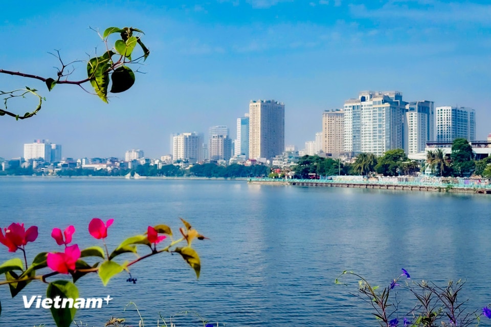 Là nơi du ngoạn, thưởng lãm ở Thăng Long xưa. (Ảnh: Trần Hương Sơn/Vietnam+)