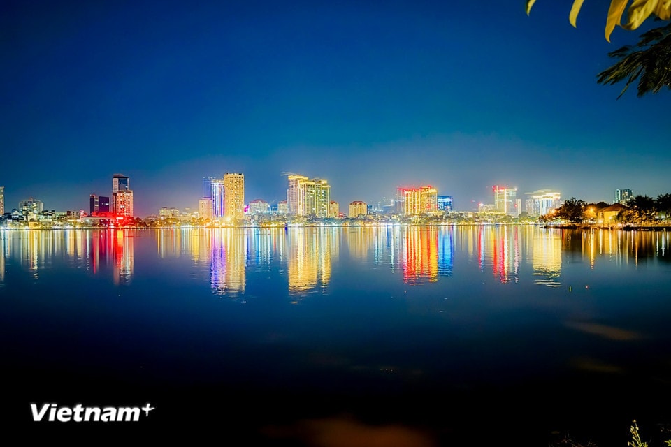 Với sự giao thoa giữa ánh sáng và bóng tối, tạo nên vẻ đẹp huyền ảo. (Ảnh: Trần Hương Sơn/Vietnam+)