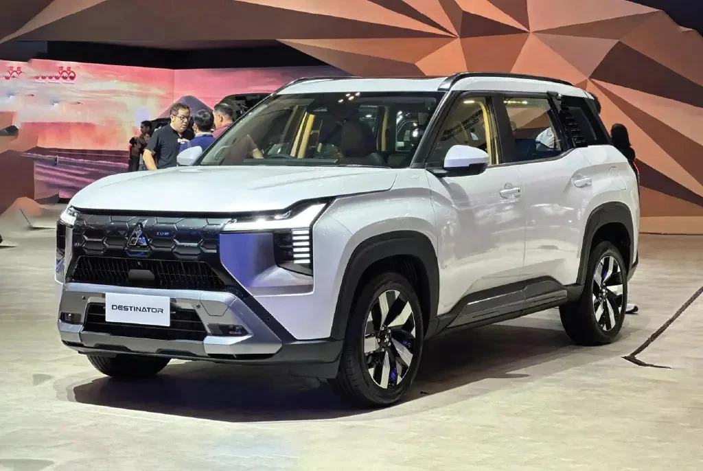 mitsubishi destinator.webp