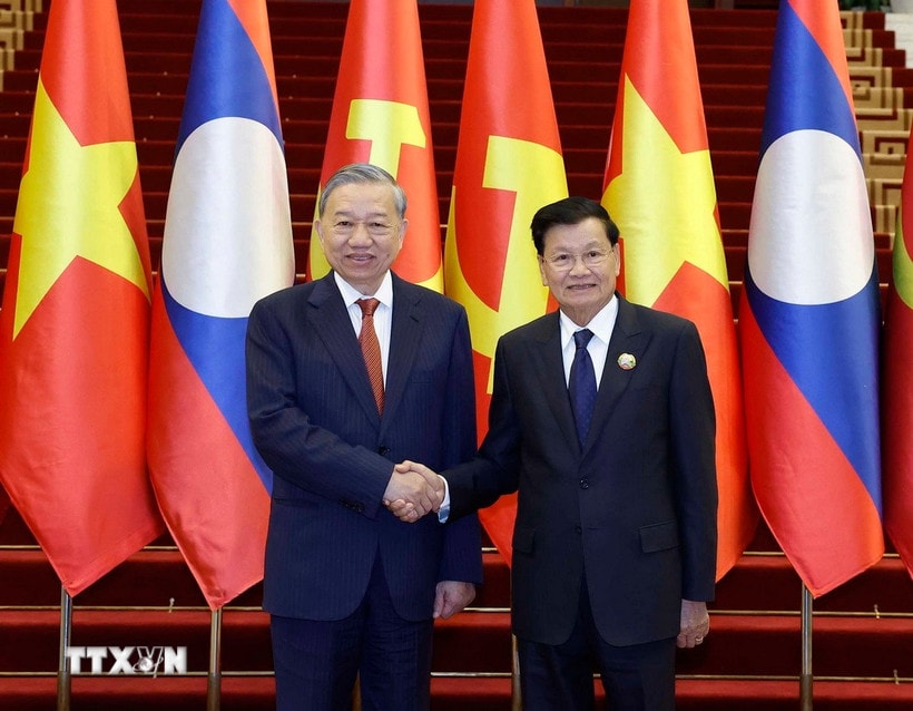Tổng Bí thư Tô Lâm và Tổng Bí thư, Chủ tịch nước Lào Thongloun Sisoulith đồng chủ trì Cuộc gặp cấp cao giữa Đảng Cộng sản Việt Nam và Đảng Nhân dân Cách mạng Lào. (Ảnh: Thống Nhất/TTXVN)