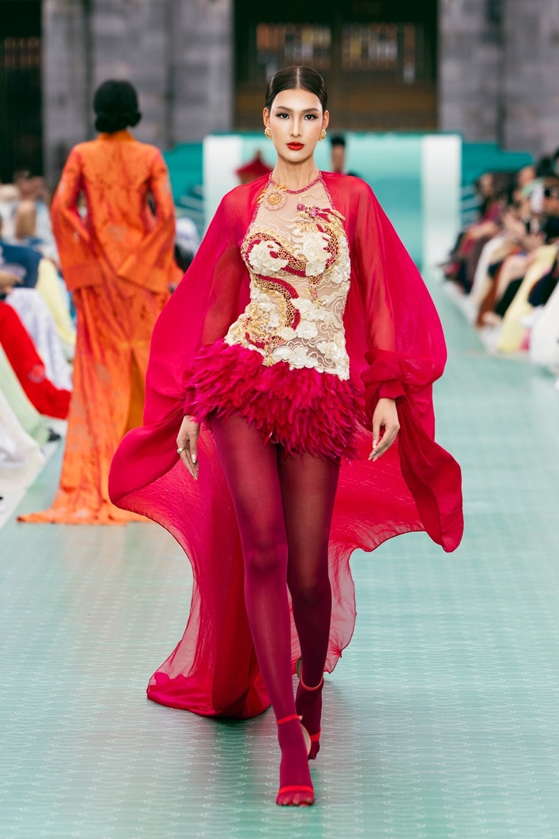 https://static-images.vnncdn.net/vps_images_publish/000001/000003/2025/12/2/miss-cosmo-008-3488.jpg