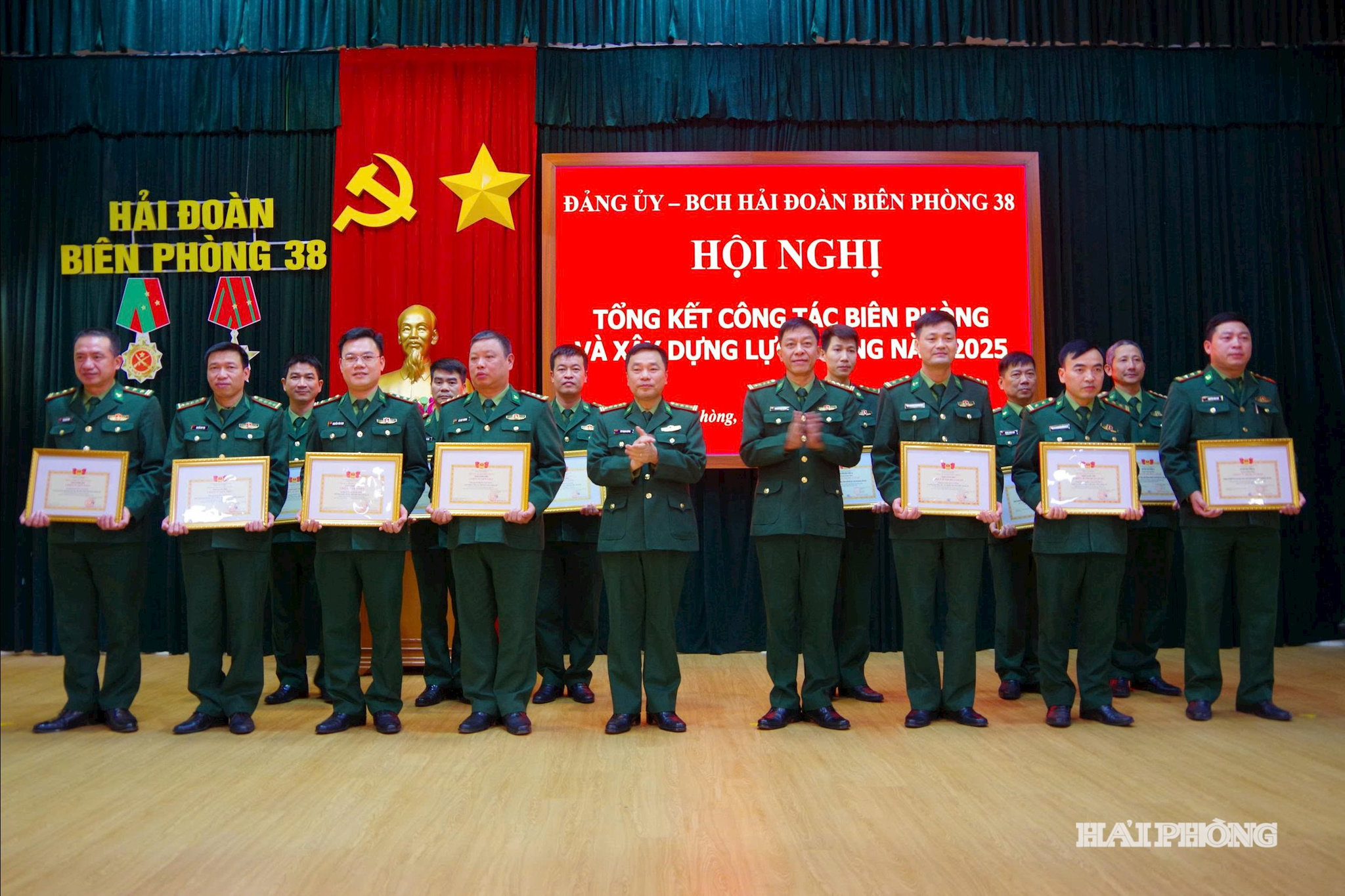 Đảng ủy, Ban chỉ huy Hải đoàn trao thưởng cho tập thể cá nhân trong phòng trào thi đua Quyết thắng năm 2025