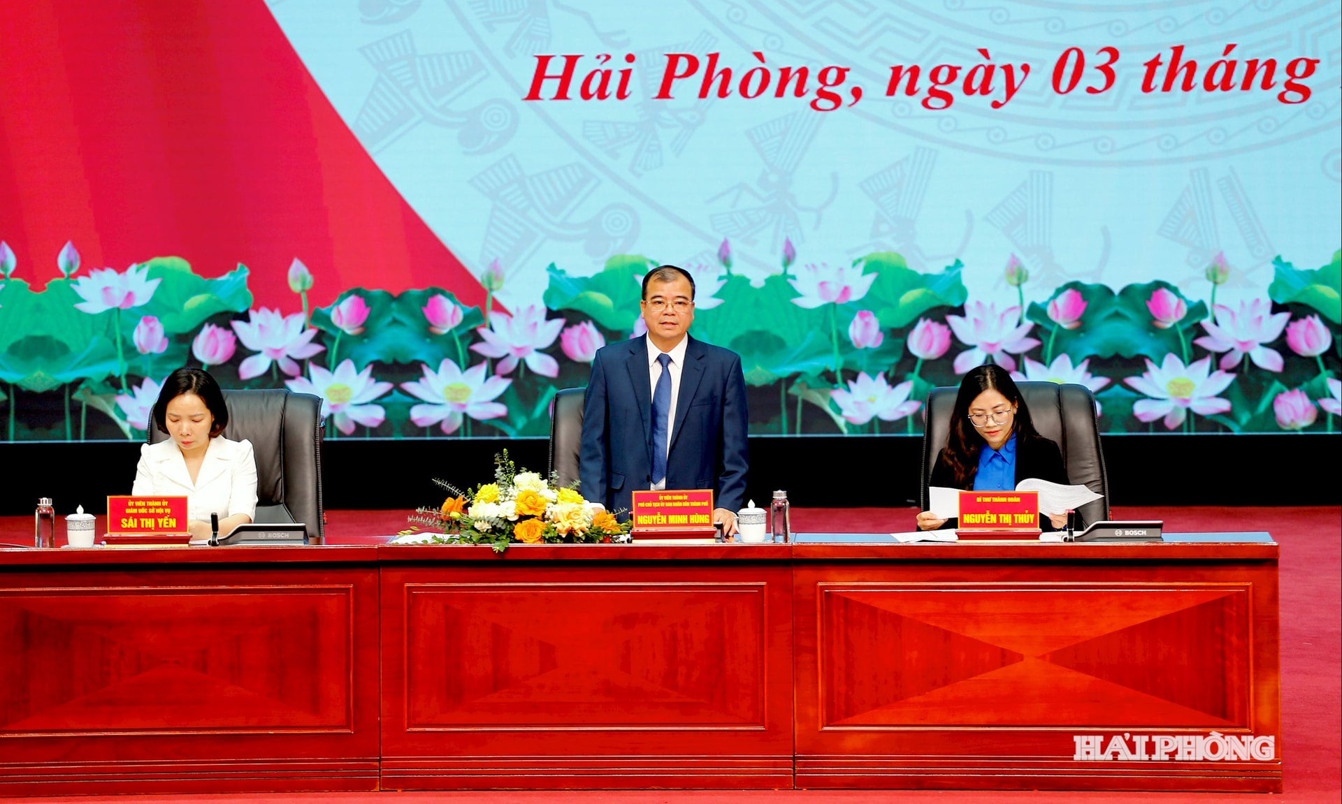 Đồng chí Nguyễn Minh Hùng, Phó chủ tịch UBND thành phố chủ trì chương trình đối thoại.