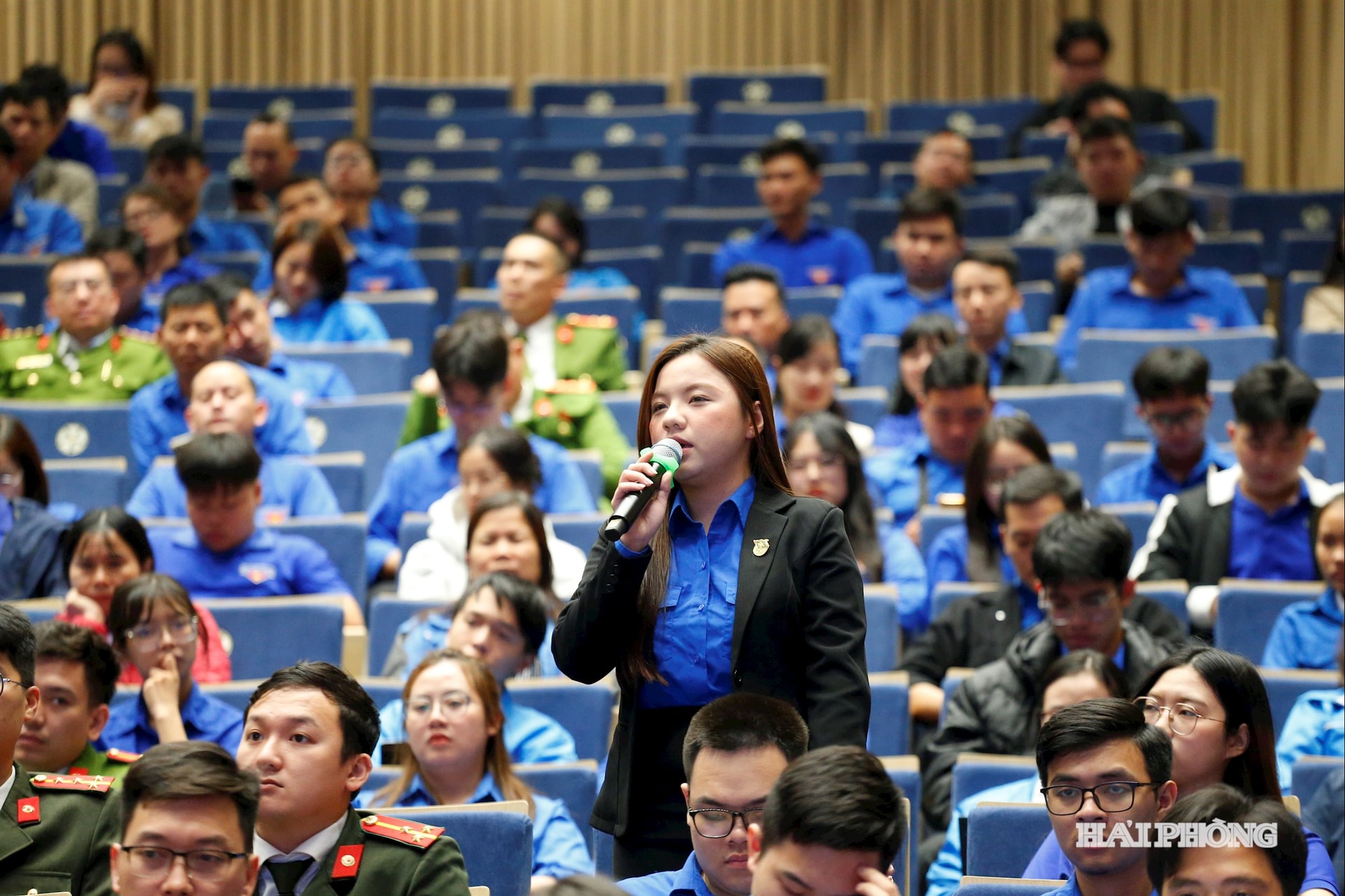 Đoàn viên thanh niên phát biểu ý kiến tại hội nghị.