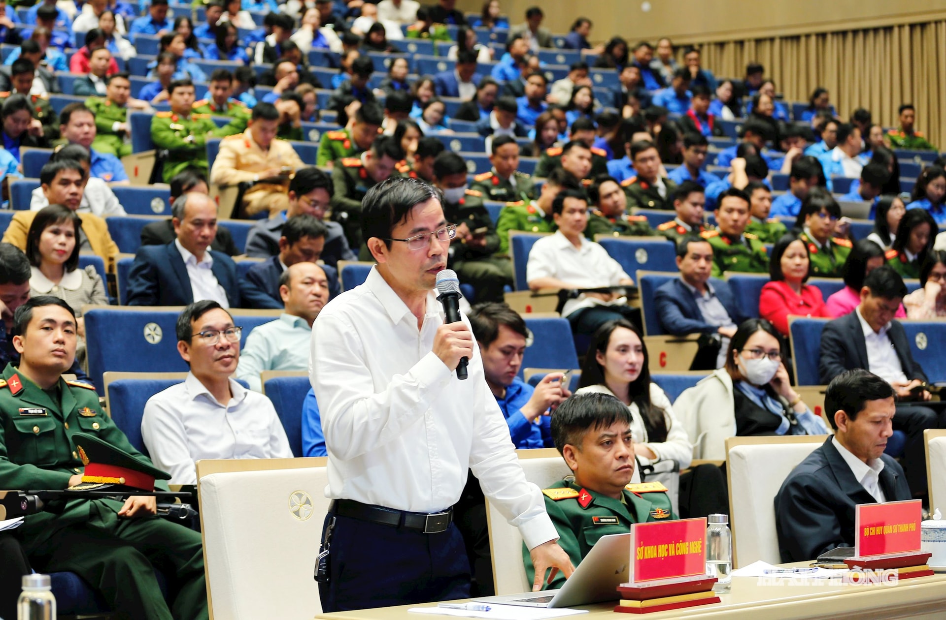 Lãnh đạo Sở Khoa học và Công nghệ lời các câu hỏi, kiến nghị của Đoàn viên tại chương trình.