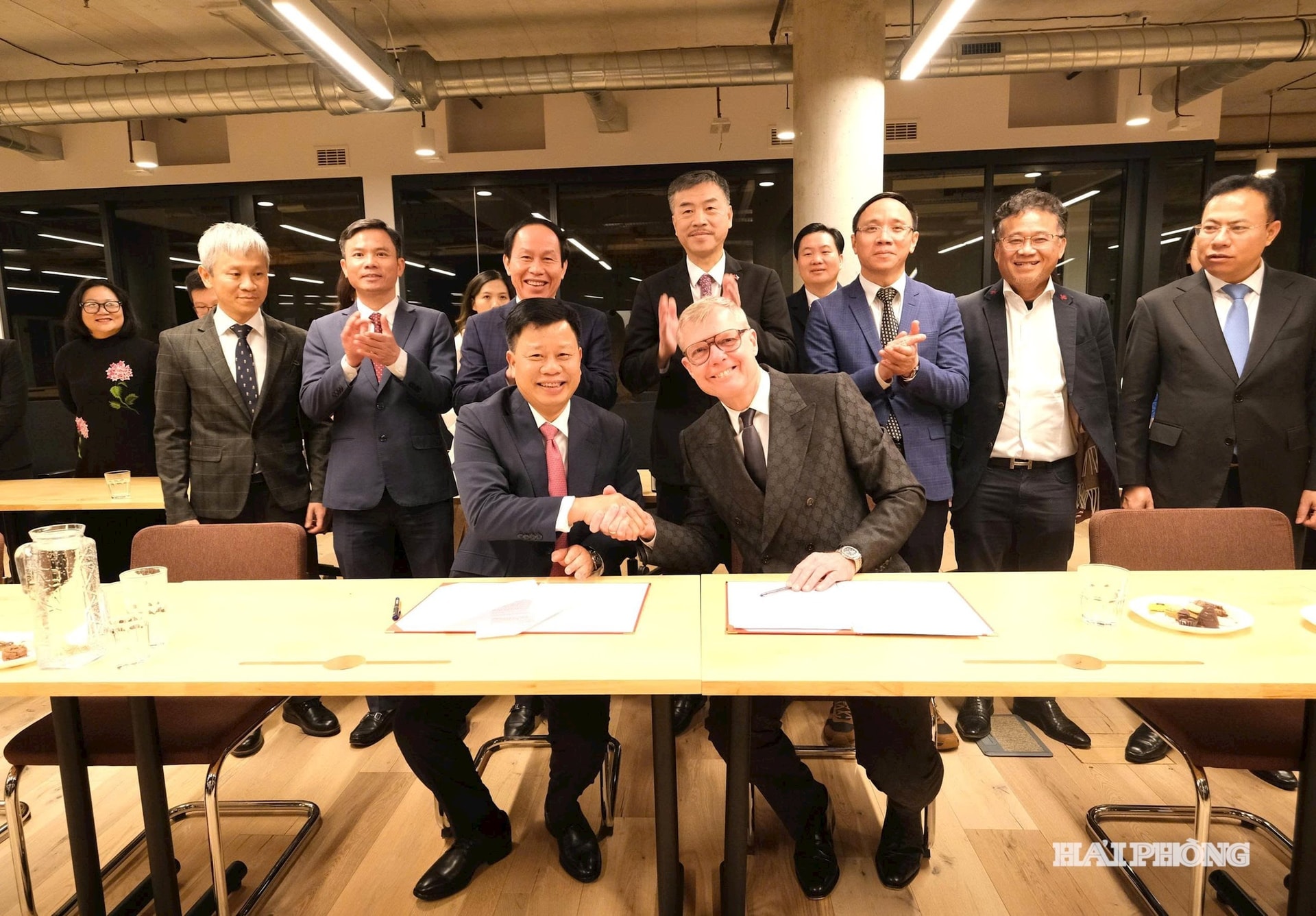 Tập đoàn CTP (Cộng hoà Séc) và lãnh đạo thành phố Hải Phòng ký bản ghi nhớ thỏa thuận hợp tác. Ảnh: NGUYỄN HOÀNG