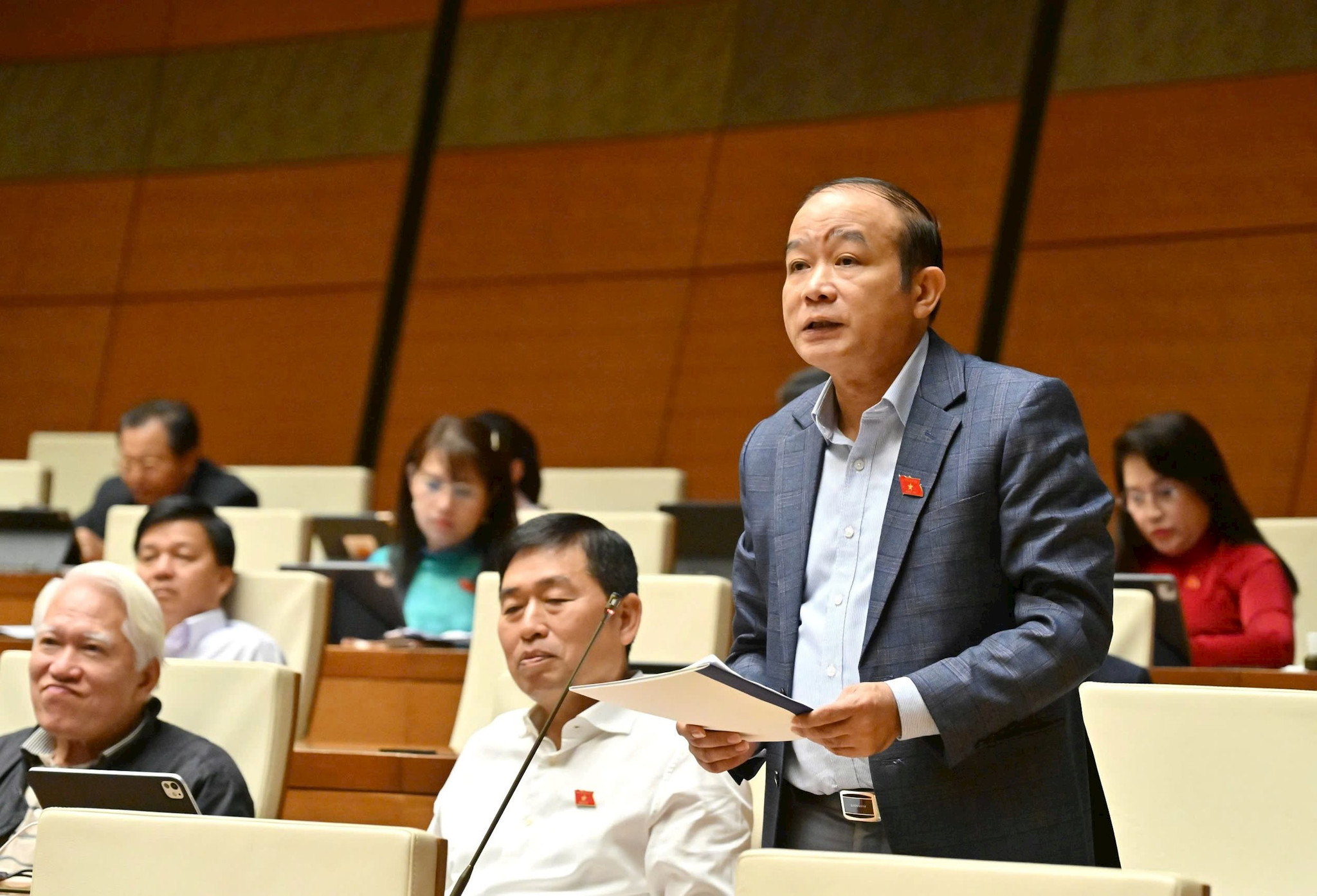 hoi-truong.jpg