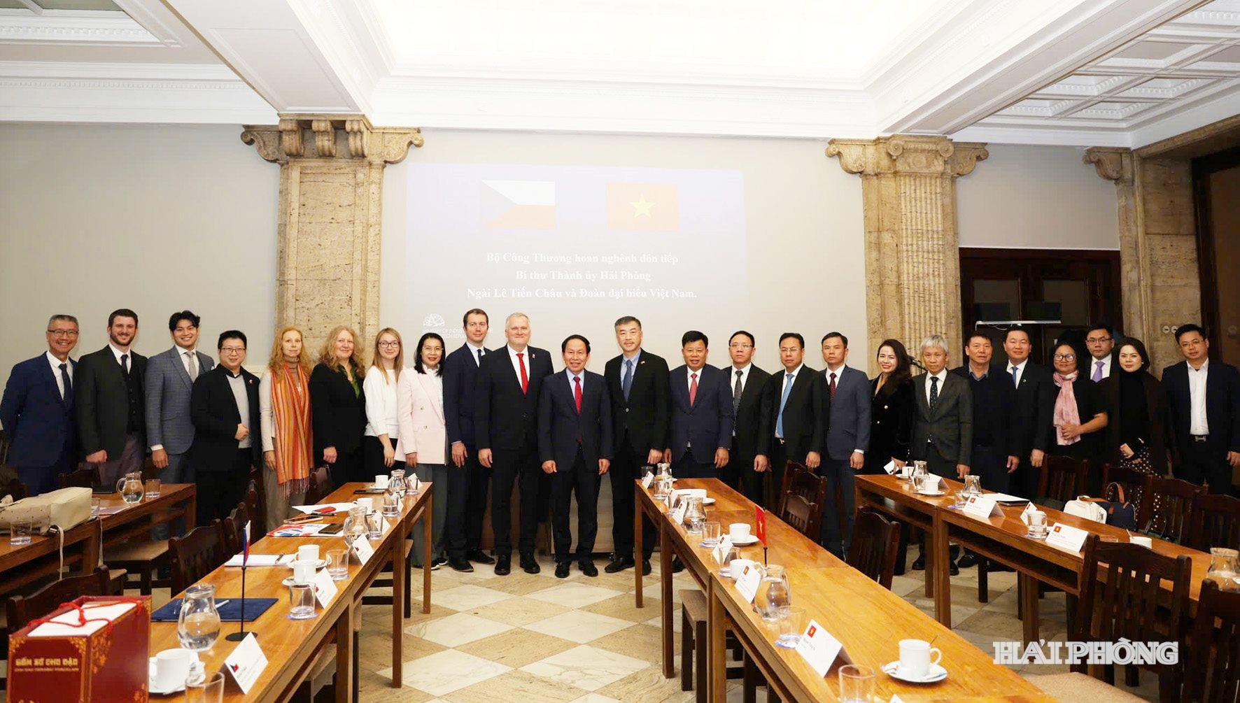 Le Tien Chau besöker Vietnams kommunistiska parti, del 2