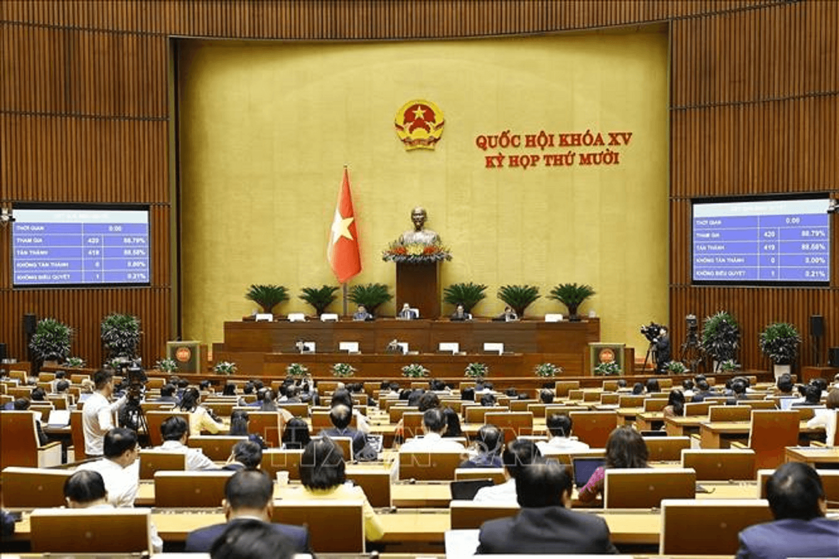 luat-tinh-trang-khan-cap.png