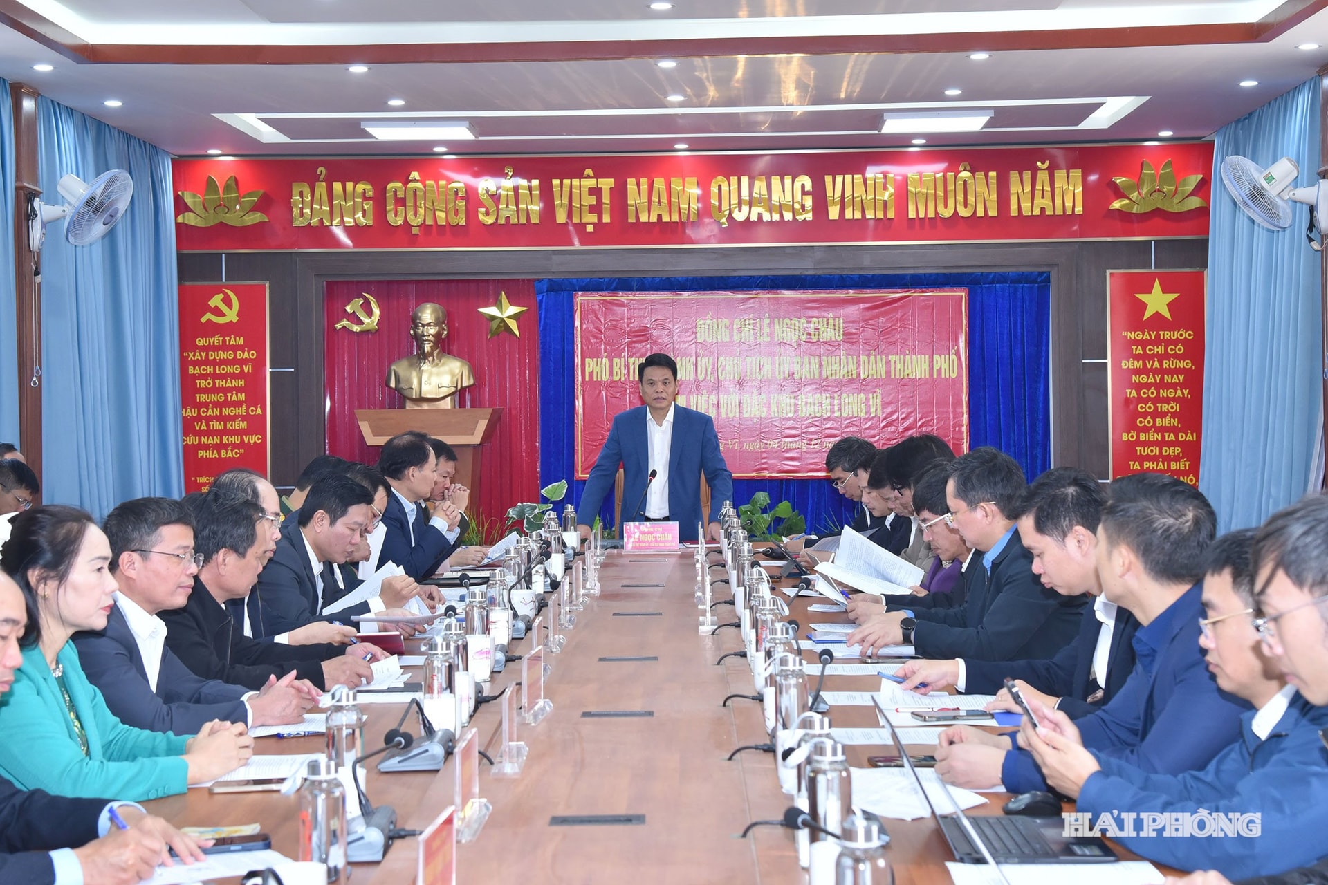 Chủ tịch UBND thành phố kết luận cuộc làm việc.