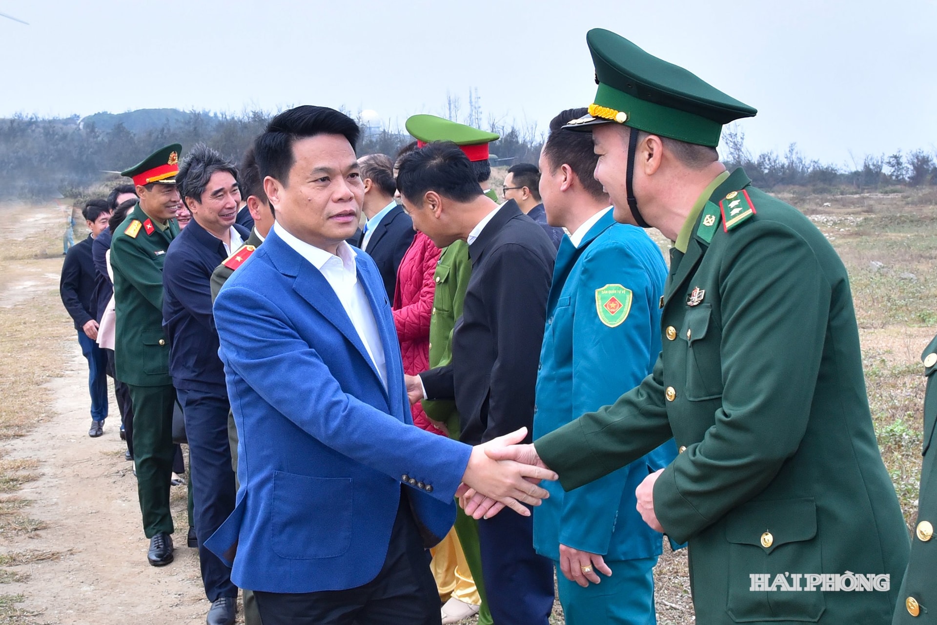 Đồng chí Lê Ngọc Châu, Phó bí thư Thành uỷ, Chủ tịch UBND thành phố thăm và làm việc tại Đặc khu Bạch Long Vĩ.