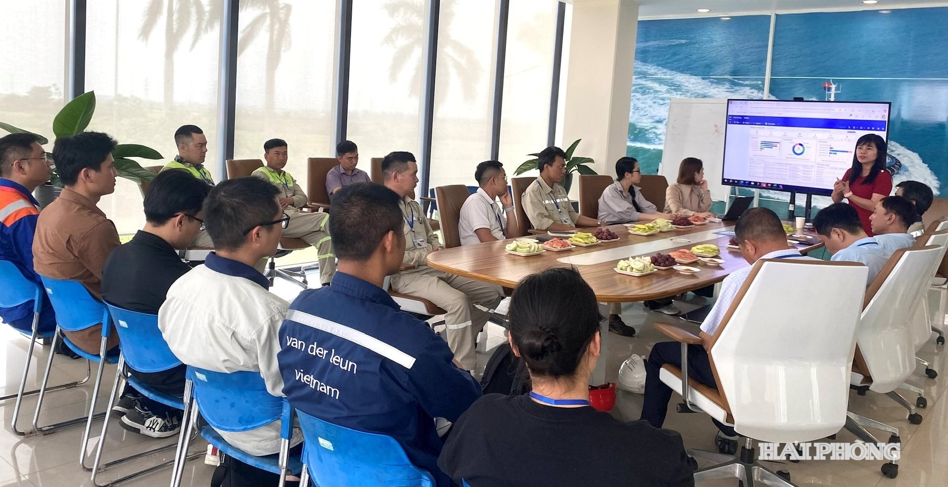 Đội ngũ chuyên gia lĩnh vực an toàn lao động trong một số doanh nghiệp đóng tàu trên địa bàn thành phố thảo luận về các giải pháp sáng kiến.