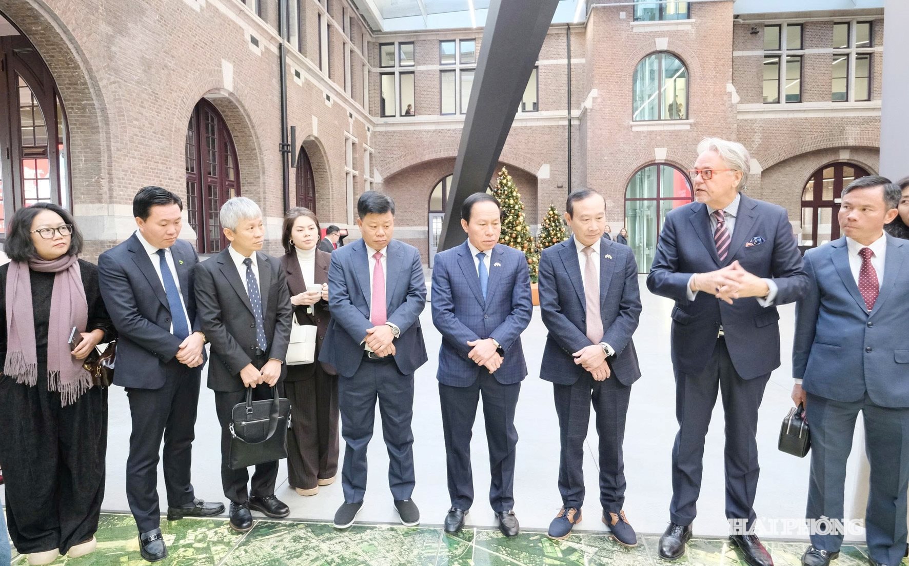 লে তিয়েন চাউ _বি ২