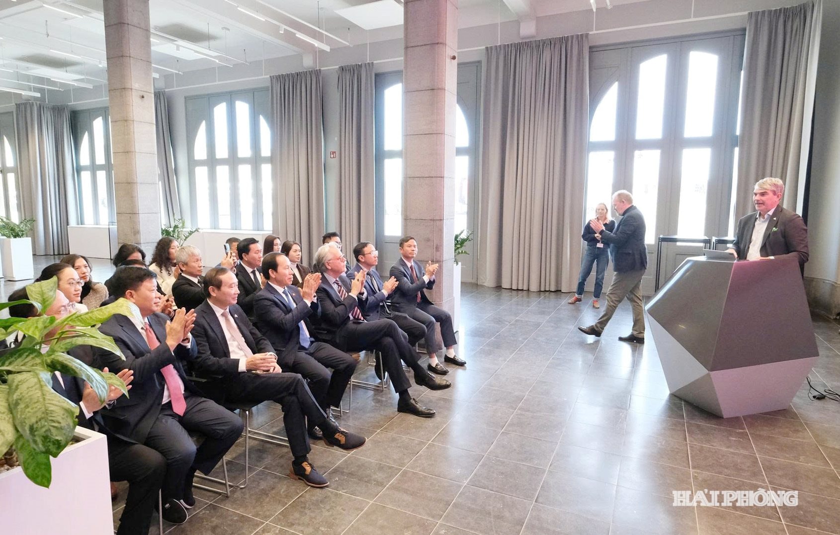 লে তিয়েন চাউ _বি১