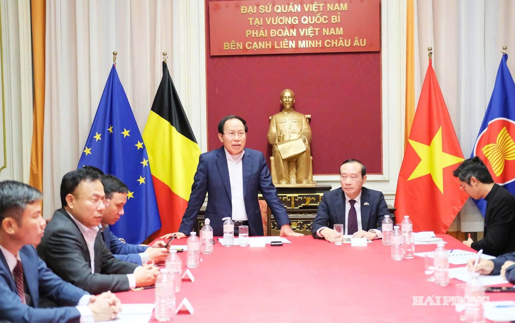 Đây là hoạt động đầu tiên của đồng chí Lê Tiến Châu, Ủy viên Trung ương Đảng, Bí thư Thành uỷ, Trưởng Đoàn đại biểu Quốc hội thành phố Hải Phòng tại Bỉ trong chuyến công tác này.