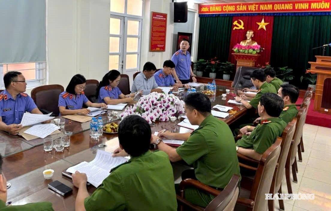 Cuộc làm việc giữa Viện Kiểm sát nhân dân thành phố với Cơ quan Cảnh sát điều tra Công an thành phố Hải Phòng về kiểm sát giải quyết khiếu nại, tố cáo trong hoạt động tư pháp. Ảnh: HẢI VÂN.