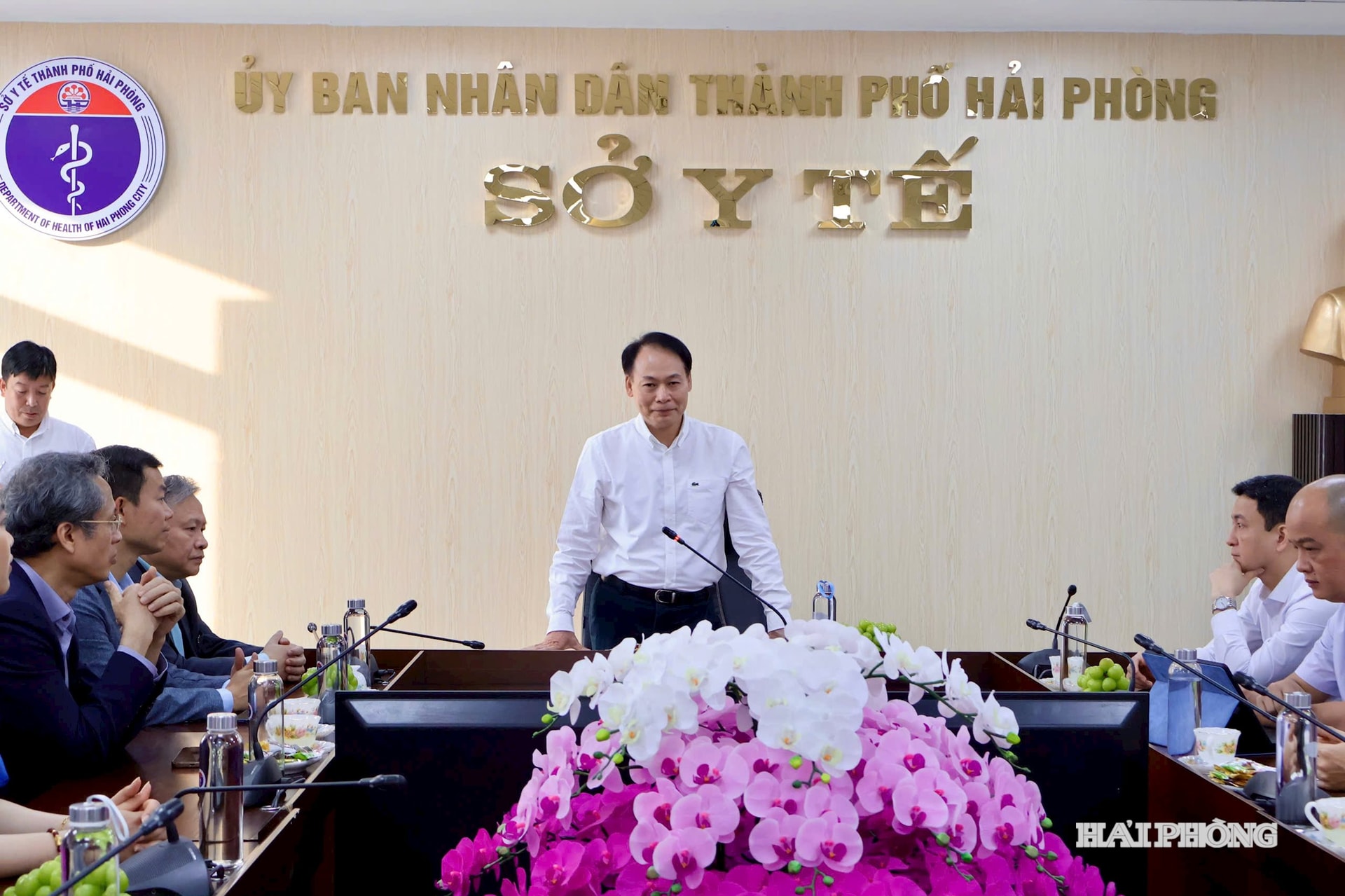 Tovarășul Le Minh Quang, directorul Departamentului de Sănătate, a ținut un discurs în care a distribuit sarcini și a încurajat delegația de lucru.