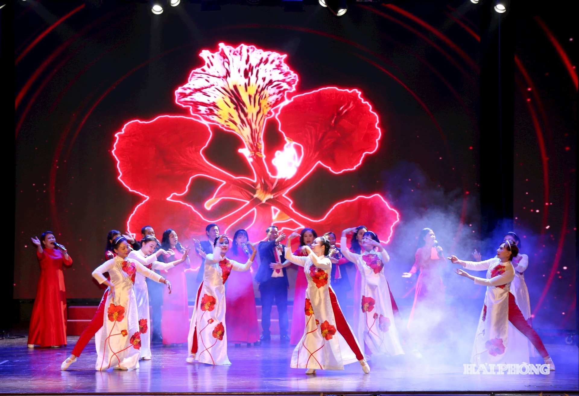 В фестивале приняли участие семнадцать известных художественных клубов.