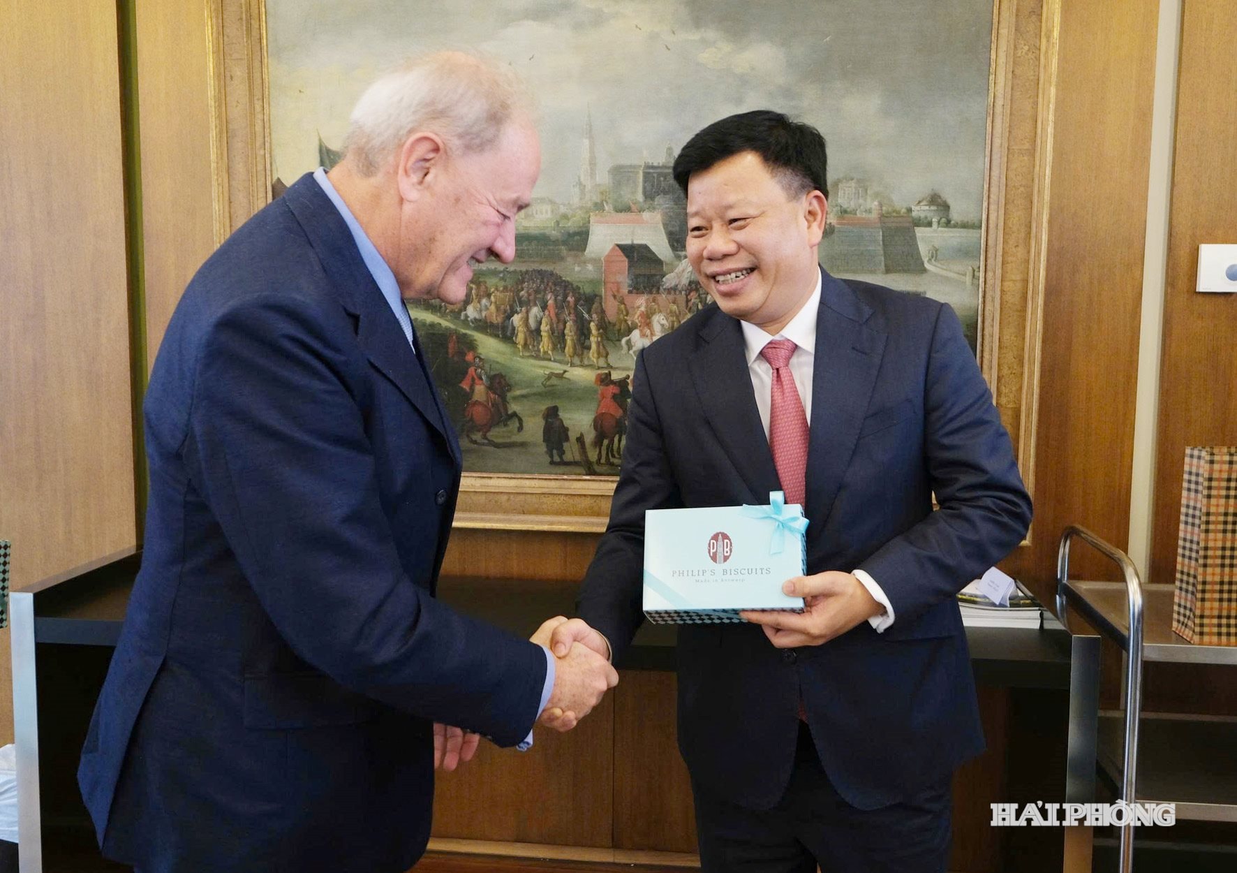 Le Tien Chau trabalha com Tinh AVH 2