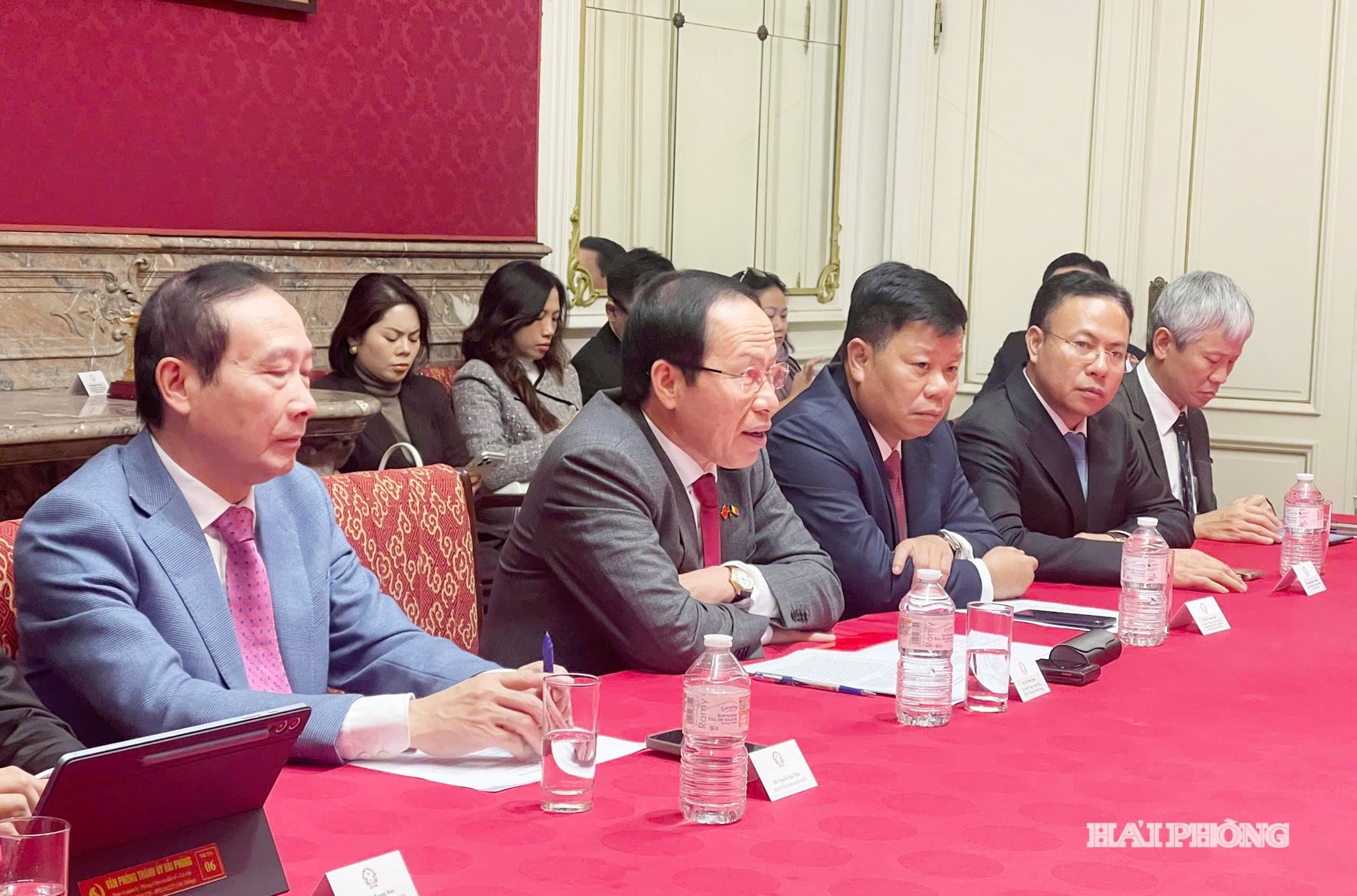 le tien chau _ tham chau au