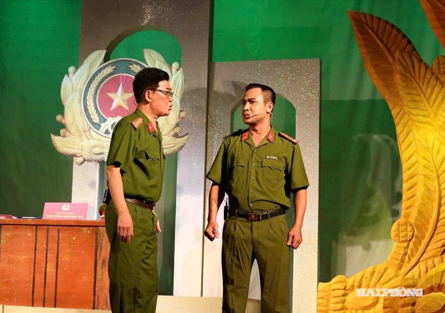 Vở cải lương Không gục ngã ca ngợi hình tượng người chiến sĩ Công an giữa thời bình.